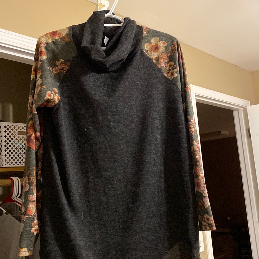 Grey long sleeve sweater with flowers on the sleeves